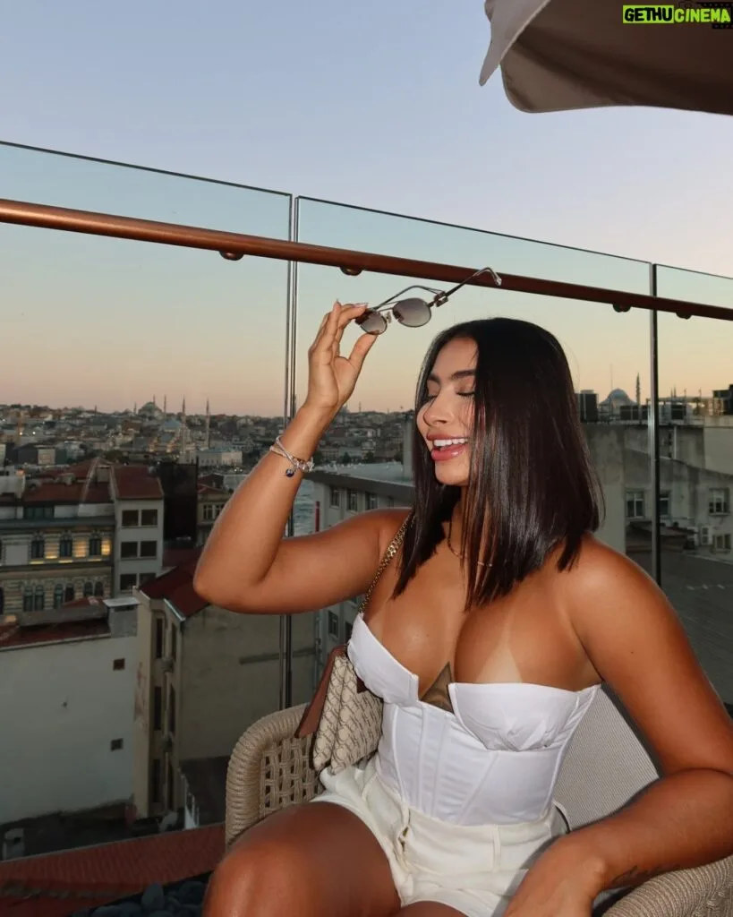 Agencia de OnlyFans Cali para creadoras de contenido en OnlyFans Cali