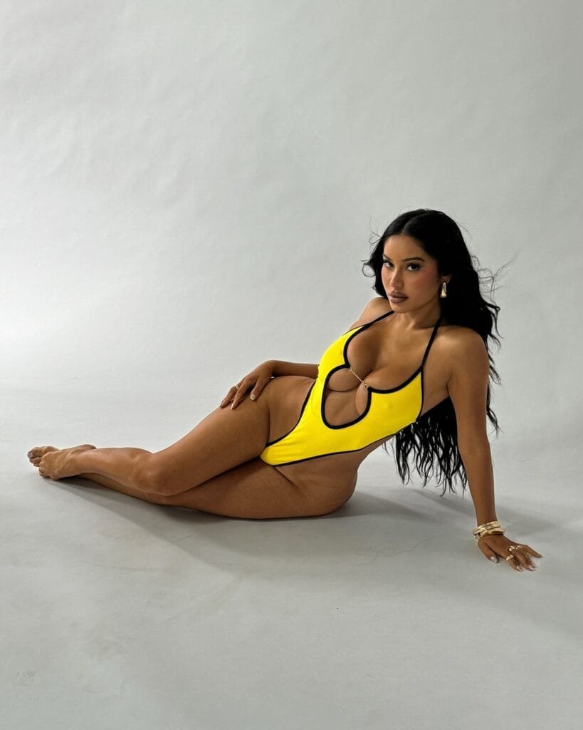Una modelo de Bogotá posando para una sesión de fotos de Tigre Agency.