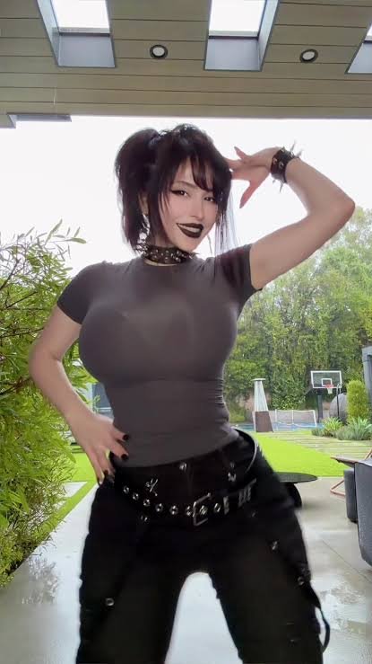 Agencia OnlyFans Gótica para creadoras de estilo alternativo, estética gótica y modelos de OnlyFans